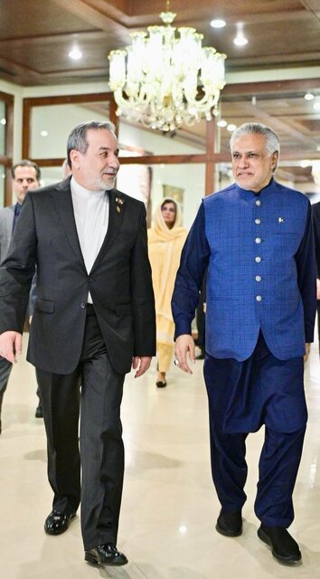 دیدار وزیران امور خارجه ایران و پاکستان در اسلام آباد گفتوگوهای سازندهای درباره همکاریهای اقتصادی و تحولات منطقهای و بینالمللی داشتیم