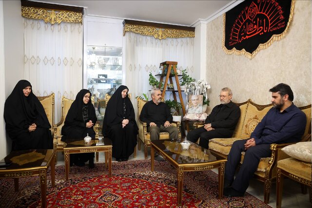 دیدار علی لاریجانی با خانواده  شهید سپهبد باقری