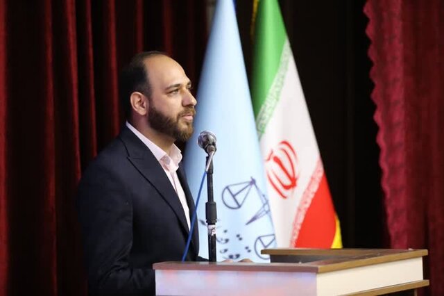 صنایع زرند باید پای کار توسعه شهرستان بیایند