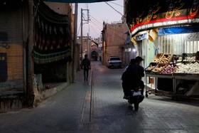 بیشتر منازل این محله در دهه‌های ۲۰ و ۳۰ شمسی خانه‌باغ با عمارت‌های کوشکی بودند و البته ثروتمندان و رجال بسیاری با چندین پیش‌خدمت در این خانه‌ها می‌زیستند.