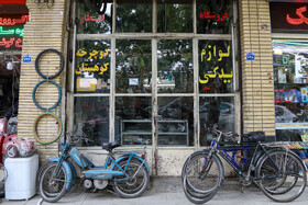 با مدرن شدن مشاغل، کسب و کارهای کوچک درخیابان طاقانی رونق گذشته خود را از داده است.