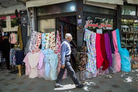 خیابان آیت‌الله طالقانی حدفاصل خیابان آیت‌الله کاشانی و میدان امام حسین(ع) واقع شده است. این خیابان به خاطر بافت قدیمی و مغازه‌هایی با سردرهای به سبک دوران صفوی که هنوز هم زیبایی خود را حفظ کرده‌ است.