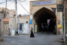 بازارچه رحیم‌خان شاه راه ارتباطی دو محله درب کوشک و طالقانی است.