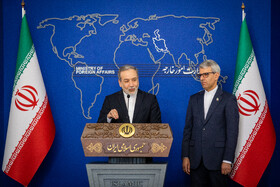 حضور سیدعباس عراقچی، وزیر امور خارجه در جلسه هفتگی اسماعیل بقائی، سخنگوی وزارت امور خارجه 