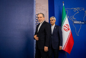 حضور سیدعباس عراقچی، وزیر امور خارجه در جلسه هفتگی اسماعیل بقائی، سخنگوی وزارت امور خارجه 
