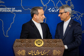 حضور سیدعباس عراقچی، وزیر امور خارجه در جلسه هفتگی اسماعیل بقائی، سخنگوی وزارت امور خارجه 