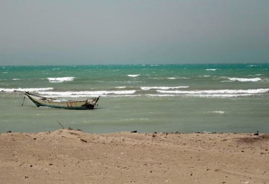 عکس: آسوشیتدپرس واژگونی قایق مهاجران در خلیج «عدن»؛ احتمال مرگ بیش از ۱۴۰ مهاجر