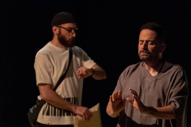 عکس از مهدی آشنا کارگردانی را با همه دردسرهایش ادامه میدهم