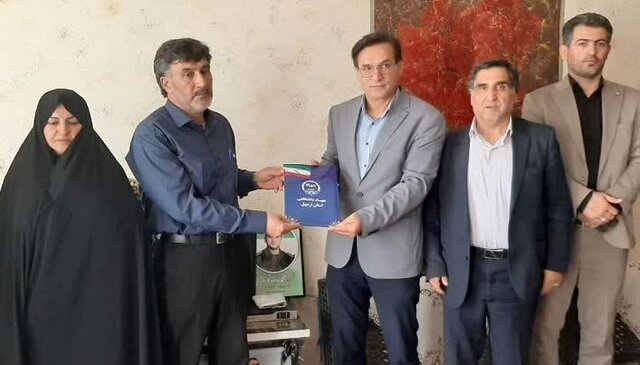 زندگی ما باید با فرهنگ ایثار و از خود گذشتگی عجین باشد