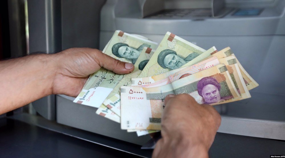 Iran’s parliament committee approves new currency reform motion