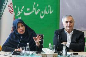 صدیقه ترابی، معاون محیط زیست انسانی و امید حاجتی، معاون توسعه مدیریت، حقوقی و امور مجلس سازمان حفاظت محیط زیست در نشست خبری 