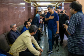 عادل فردوسی‌پور در مراسم یادبود داریوش مصطفوی
