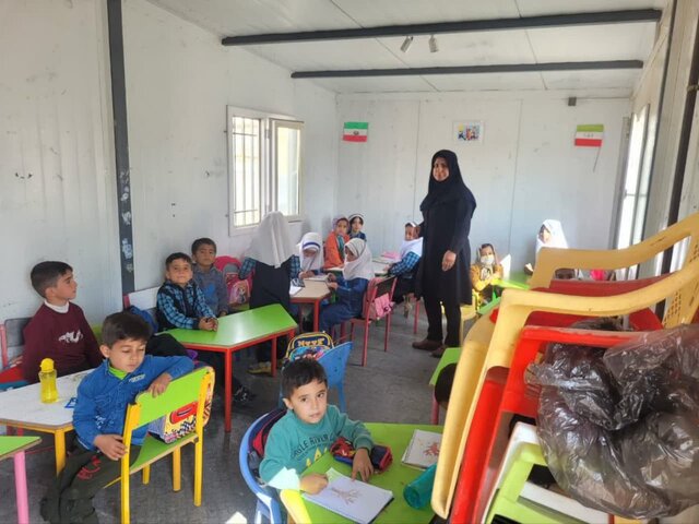 دانش‌آموزان روستای منگاوی ملایر در انتظار کلاس استاندارد