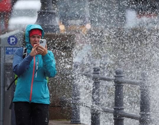 عکس: رویترز طوفان در اسکاتلند؛ قطع برق و وقوع ۱۱۹ حادثه ریلی