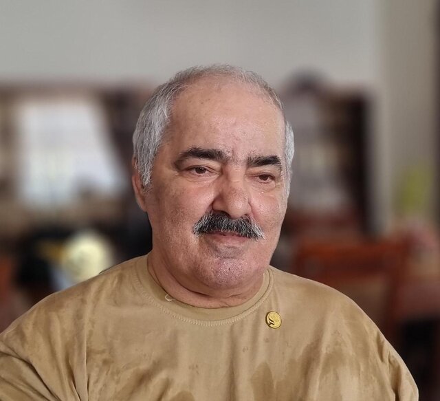 لنز عکاسان پیشکسوت به سوی دوست قدیمی آنها چرخید