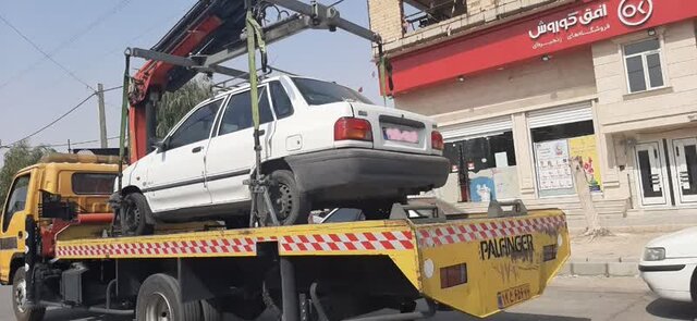 انتقال خودروهای رهاشده در مهران به پارکینگ اربعین