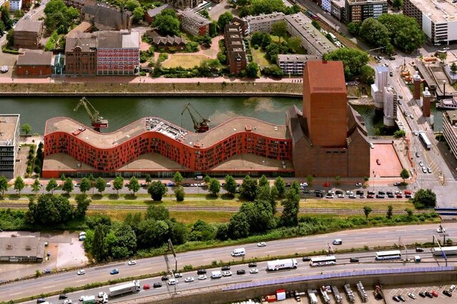 برج ۲۳ طبقه بدون پنجره؛ راز بزرگ ماجرا چیست؟ + تصاویر