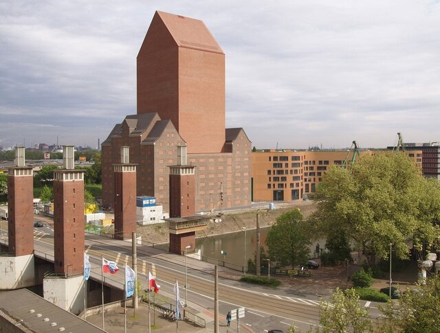 برج ۲۳ طبقه بدون پنجره؛ راز بزرگ ماجرا چیست؟ + تصاویر