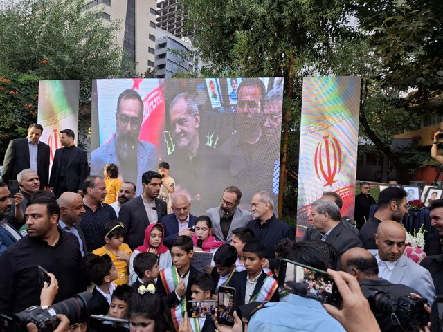 حضور پزشکیان در مراسم گرامیداشت شهدای خردسال حمله رژیم صهیونیستی