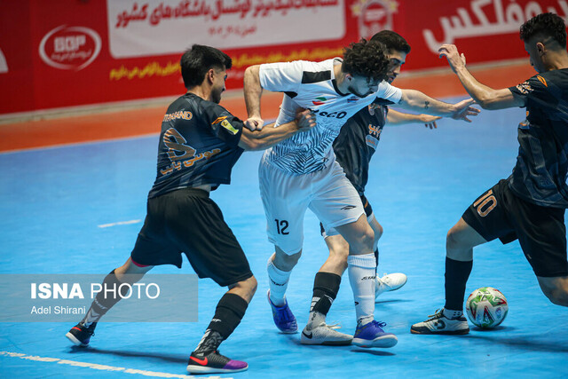 عکس: آرشیو پذیرایی فوتسالیستهای پردیس قزوین از نماینده گلستان