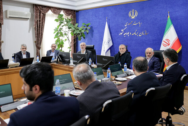 انتقاد رئیسجمهور از پرداخت بیضابطه ردیفهای دستمزدی به مدیران ناکارآمد انتقاد رئیسجمهور از پرداخت بیضابطه ردیفهای دستمزدی به مدیران ناکارآمد