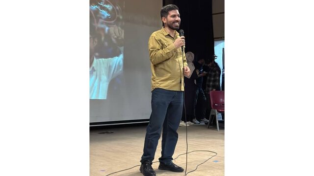 این بازیگران، استندآپ کمدی را «نشسته» اجرا میکنند