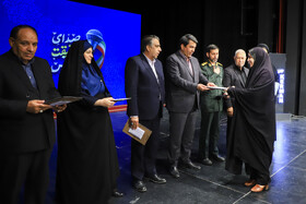 تقدیر و قدردانی از خبرنگاران برگزیده درمراسم گرامیداشت روز خبرنگار در کرمان