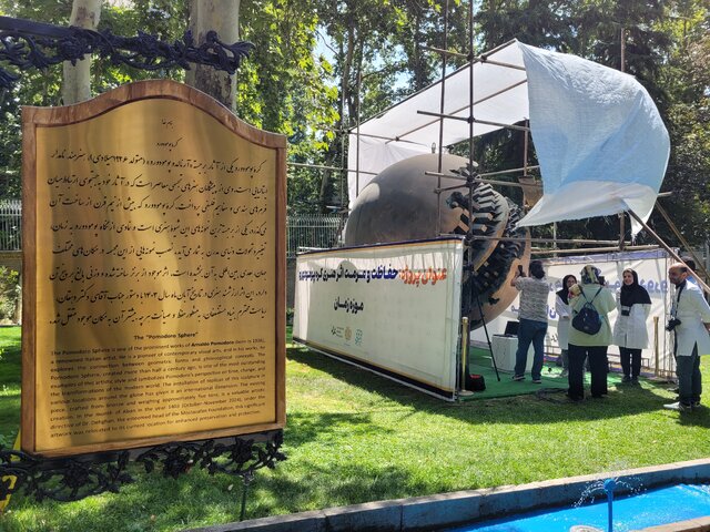 مرمت گوی برنزی ۳۰۰۰ کیلوگرمی در تهران آغاز شد