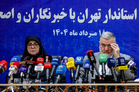 محمدصادق معتمدیان، استاندار تهران و فاطمه مهاجرانی، سخنگوی دولت در نشست خبری به مناسبت روز خبرنگار