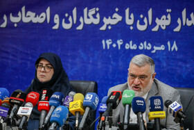 محمدصادق معتمدیان، استاندار تهران و فاطمه مهاجرانی، سخنگوی دولت در نشست خبری به مناسبت روز خبرنگار