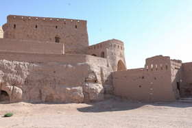نارین قلعه میبد