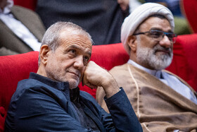 عبدالحسین خسروپناه، دبیرشورای عالی انقلاب فرهنگی و مسعود پزشکیان، رئیس جمهور در آیین بزرگداشت چهل و پنجمین سالگرد تأسیس جهاددانشگاهی