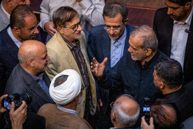 علی منتظری، رئیس جهاددانشگاهی و مسعود پزشکیان، رئیس جمهور در آیین بزرگداشت چهل و پنجمین سالگرد تأسیس جهاددانشگاهی