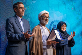 از راست فاطمه مهاجرانی، سخنگوی دولت، عبدالحسین خسروپناه، دبیرشورای عالی انقلاب فرهنگی و علی منتظری، رئیس جهاددانشگاهی در آیین بزرگداشت چهل و پنجمین سالگرد تأسیس جهاددانشگاهی