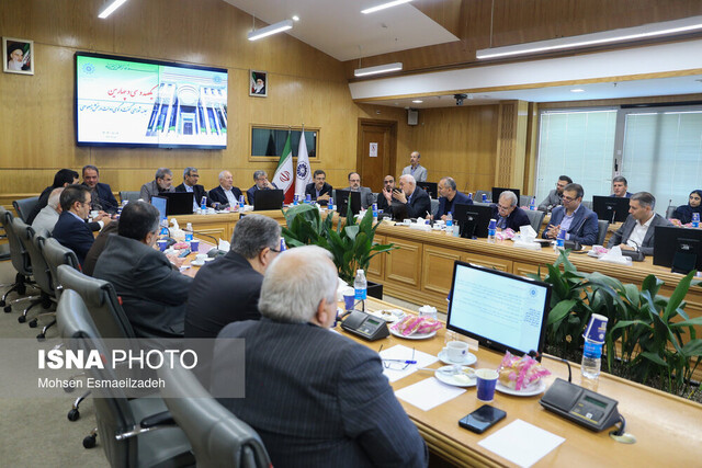 اختلاف نرخ ارز رسمی و بازار آزاد، مانع سرمایه‌گذاری خارجی است