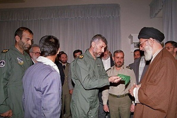 خلبانی که اسارت را شکست