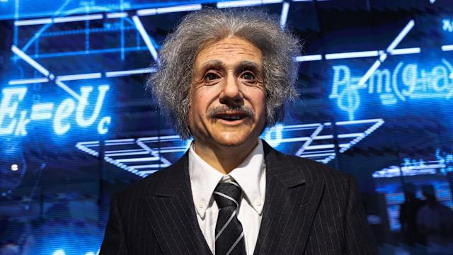 اولین مرکز خرید رباتهای انساننمای جهان در چین