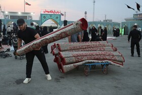 پذیرایی موکب‌های عراقی از زائران اربعین در مرز شلمچه
