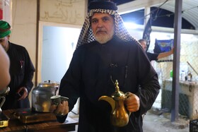 پذیرایی موکب‌های عراقی از زائران اربعین در مرز شلمچه