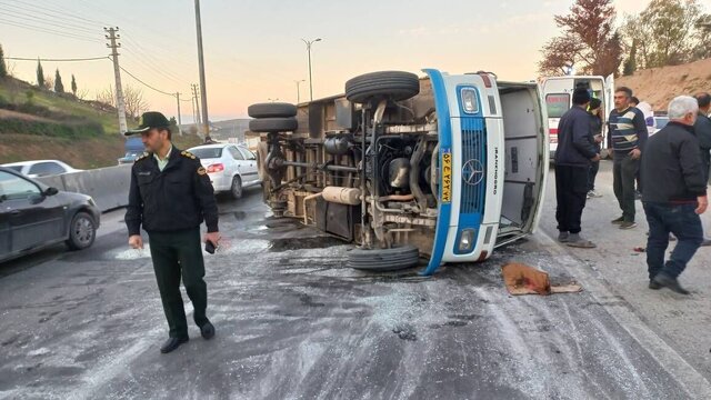 ۲۶ مصدوم و یک فوتی در پی حادثه رانندگی در پارس‌آباد