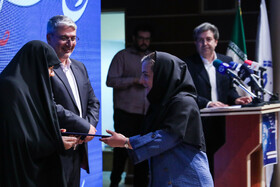 تقدیر از برگزیدگان روز خبرنگار در مراسم ربع قرن جهاد رسانه‌ای در جهاد دانشگاهی