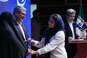 تقدیر از برگزیدگان روز خبرنگار در مراسم ربع قرن جهاد رسانه‌ای در جهاد دانشگاهی