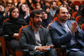 حبیب عباسی، مدیرکل روابط عمومی نهاد ریاست جمهوری و محمود علیگو، معاون فرهنگی جهاد دانشگاهی در مراسم ربع قرن جهاد رسانه‌ای در جهاد دانشگاهی