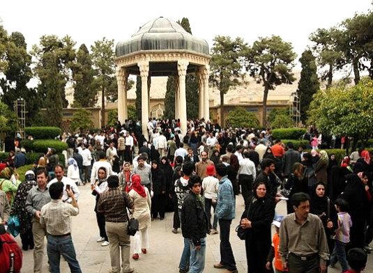 داستان سرهای باندپیچی شده مردان در تابستان شیراز چیست؟