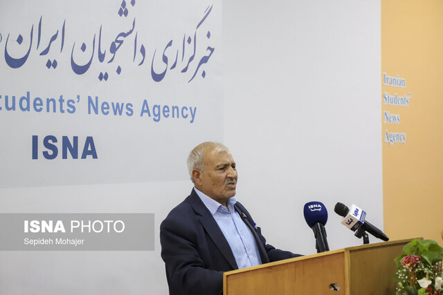 کسانی که واقعاً خود را انقلابی می‌دانند نباید در کار دولت اختلالی ایجاد کنند