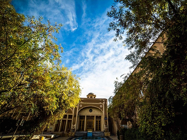 درباره هتل باغ مشیرالممالک یزد بیشتر بدانید