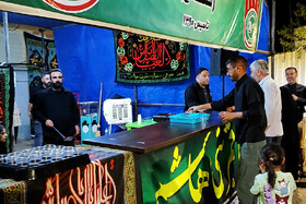 ویدیو/ سنگ‌ تمام سنندجی‌ها در پذیرایی از زائران اربعین حسینی(ع)
