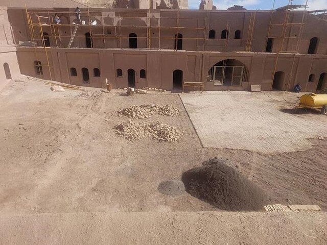 دست‌درازی به ارگ بم! + عکس