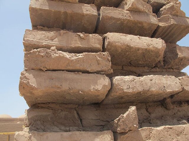 دست‌درازی به ارگ بم! + عکس