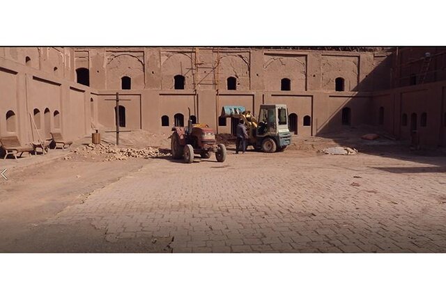 دست‌درازی به ارگ بم! + عکس
